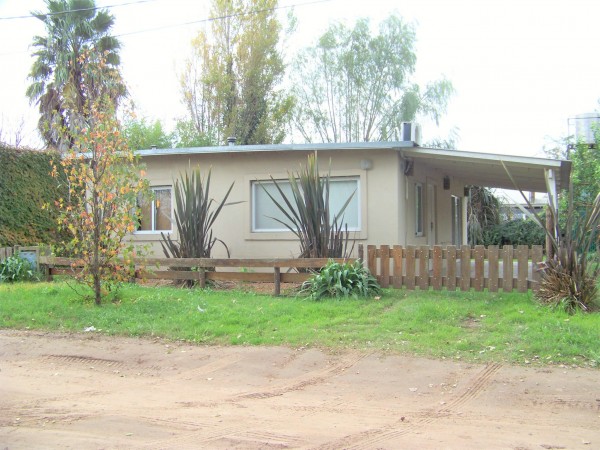 CASA DE 2 DORMITORIOS EN BARRIO LA FERIA - EN VENTA