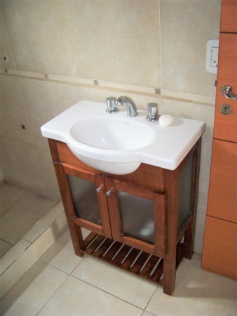 CASA DE 2 DORMITORIOS EN BARRIO LA FERIA - EN VENTA