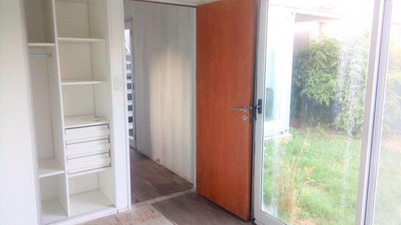 CASA DE 1 DORMITORIO FRENTE AL GOLF - EN VENTA