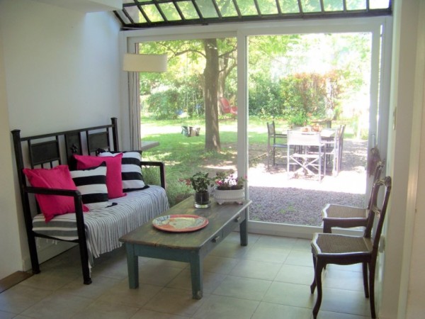 CASA DE 4 DORMITORIOS  CON AMPLIO JARDIN - EN VENTA