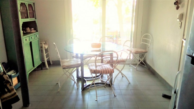 CASA DE 4 DORMITORIOS  CON AMPLIO JARDIN - EN VENTA