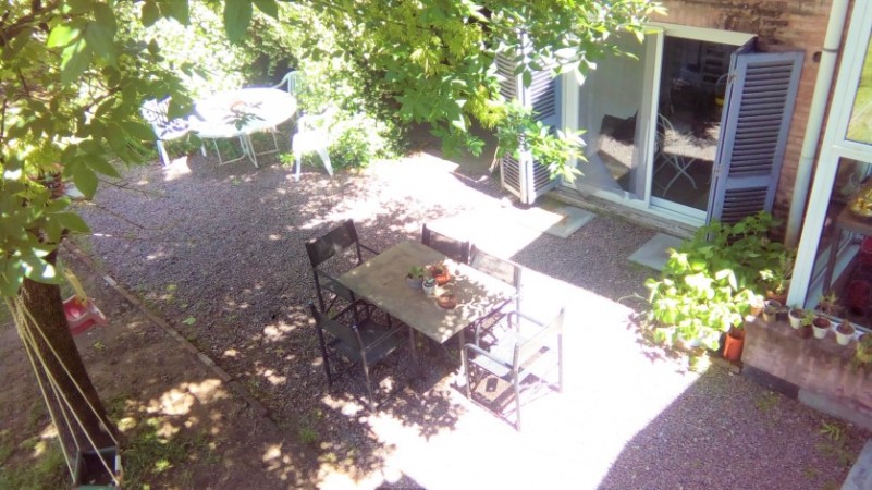 CASA DE 4 DORMITORIOS  CON AMPLIO JARDIN - EN VENTA
