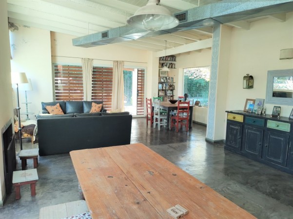 CASA DE 3 DORMITORIOS  FRENTE AL GOLF - EN VENTA