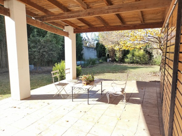 CASA DE 3 DORMITORIOS  FRENTE AL GOLF - EN VENTA
