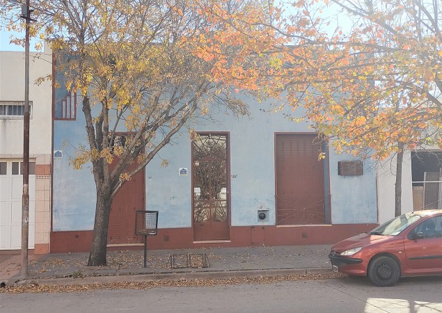 CASA ANTIGUA EN ZONA CENTRICA - EN VENTA