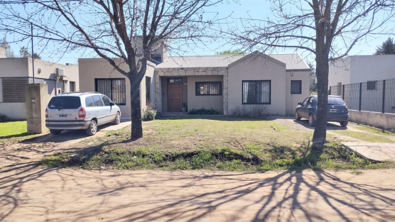 CASA DE 2 DORMITORIOS EN BARRIO RESIDENCIAL - EN VENTA