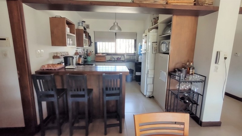 CASA DE 2 DORMITORIOS EN BARRIO RESIDENCIAL - EN VENTA