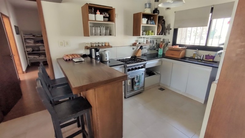 CASA DE 2 DORMITORIOS EN BARRIO RESIDENCIAL - EN VENTA