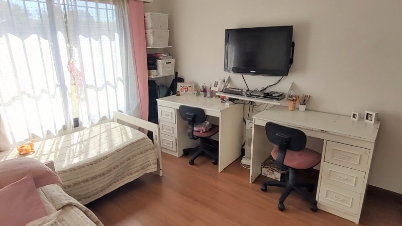 CASA DE 2 DORMITORIOS EN BARRIO RESIDENCIAL - EN VENTA