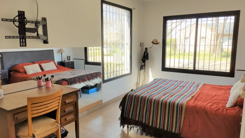CASA DE 2 DORMITORIOS EN BARRIO RESIDENCIAL - EN VENTA