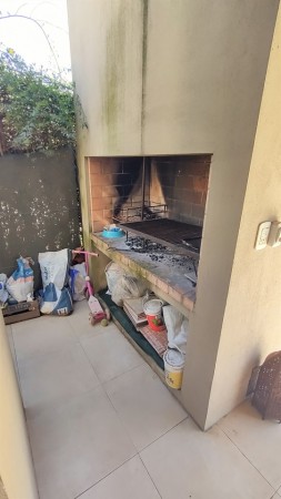 CASA DE 2 DORMITORIOS EN BARRIO RESIDENCIAL - EN VENTA