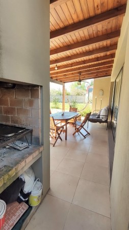 CASA DE 2 DORMITORIOS EN BARRIO RESIDENCIAL - EN VENTA