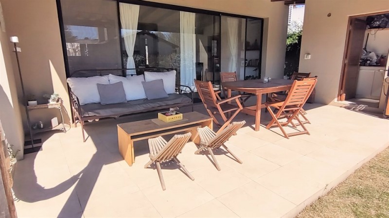 CASA DE 2 DORMITORIOS EN BARRIO RESIDENCIAL - EN VENTA