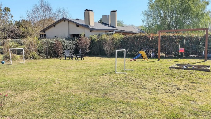 CASA DE 2 DORMITORIOS EN BARRIO RESIDENCIAL - EN VENTA