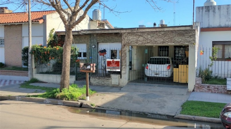 CASA DE 3 DORMITORIOS - EN UBICACION CENTRICA - EN VENTA