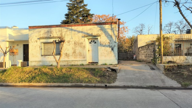 CASA de 2 DORMITORIOS para RECICLAR - EN VENTA