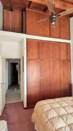 CASA DE 3 DORMITORIOS CON AMPLIO JARDIN - EN VENTA