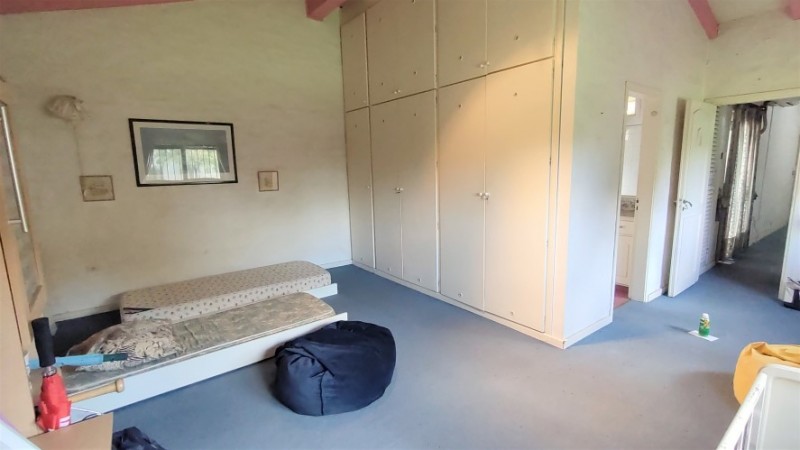 CASA DE 3 DORMITORIOS CON AMPLIO JARDIN - EN VENTA
