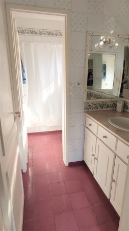CASA DE 3 DORMITORIOS CON AMPLIO JARDIN - EN VENTA