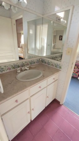 CASA DE 3 DORMITORIOS CON AMPLIO JARDIN - EN VENTA