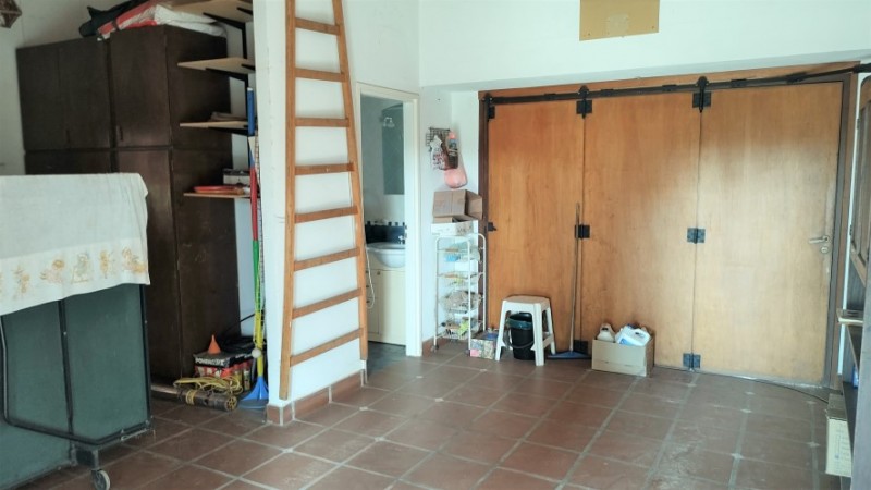 CASA DE 3 DORMITORIOS CON AMPLIO JARDIN - EN VENTA