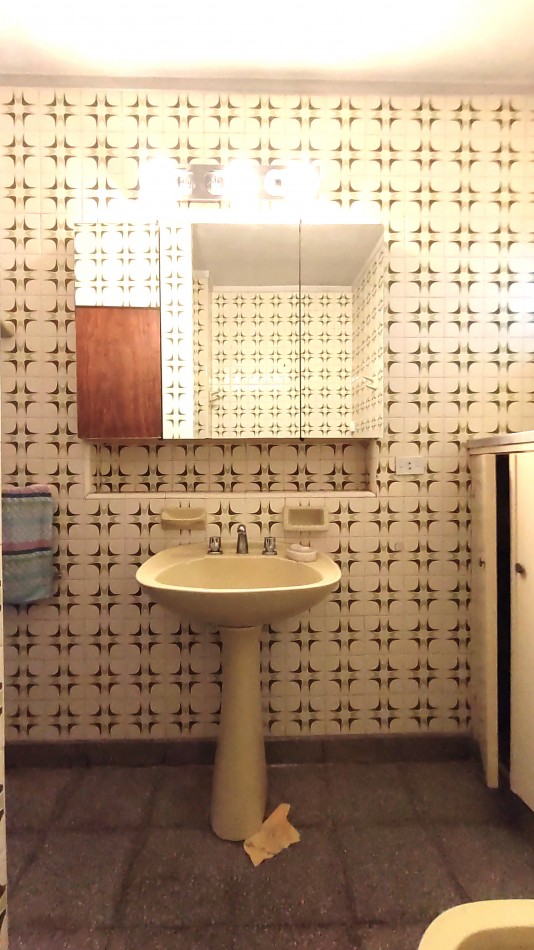 CASA DE 2 DORMITORIOS EN MUY BUENA UBICACION