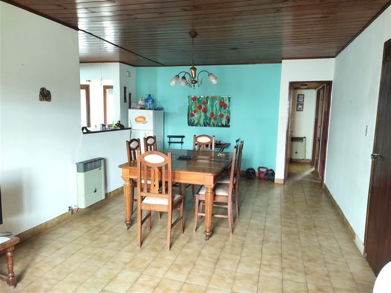 CASA DE 2 DORMITORIOS EN BARRIO OBRERO