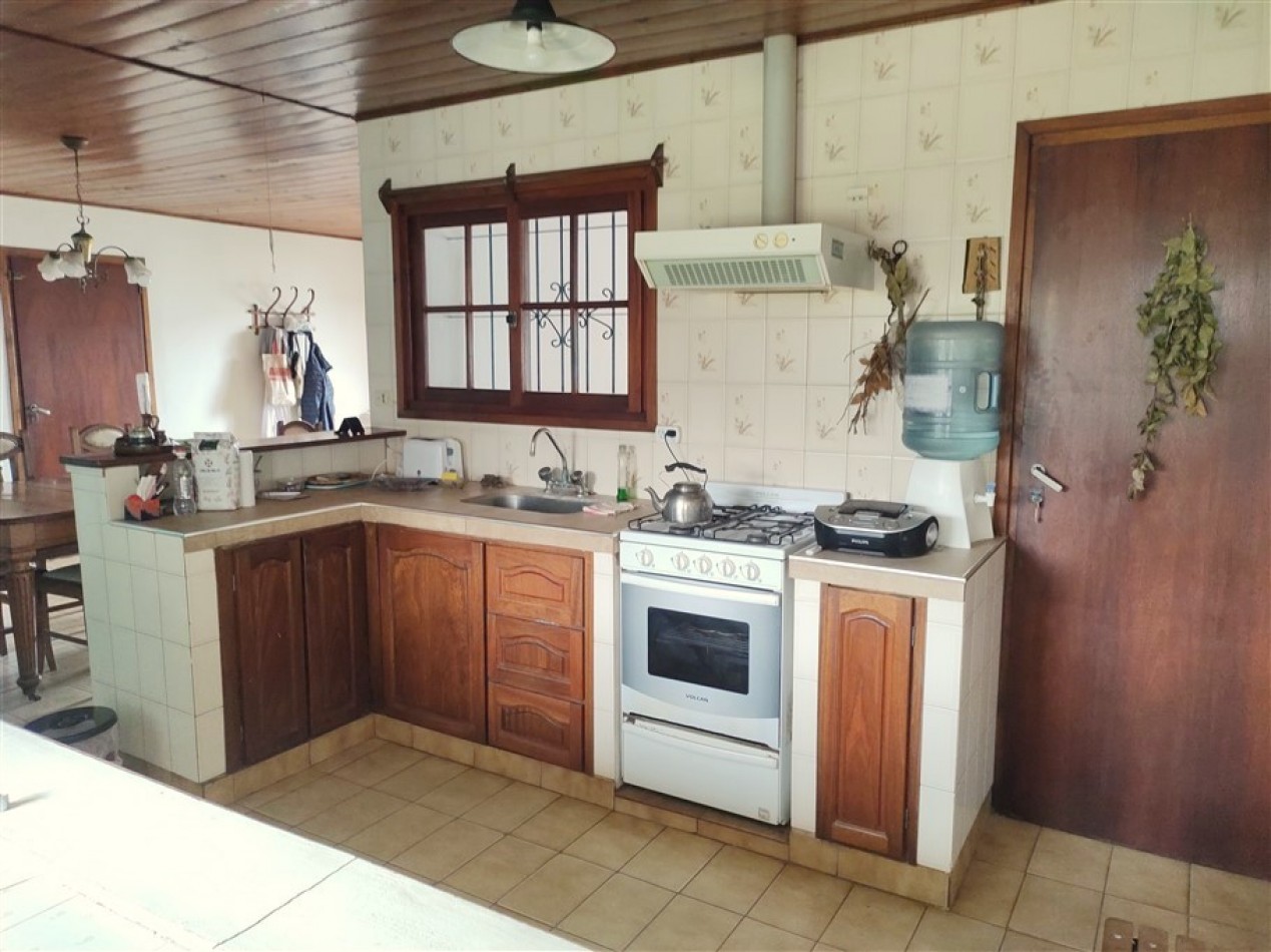 CASA DE 2 DORMITORIOS EN BARRIO OBRERO