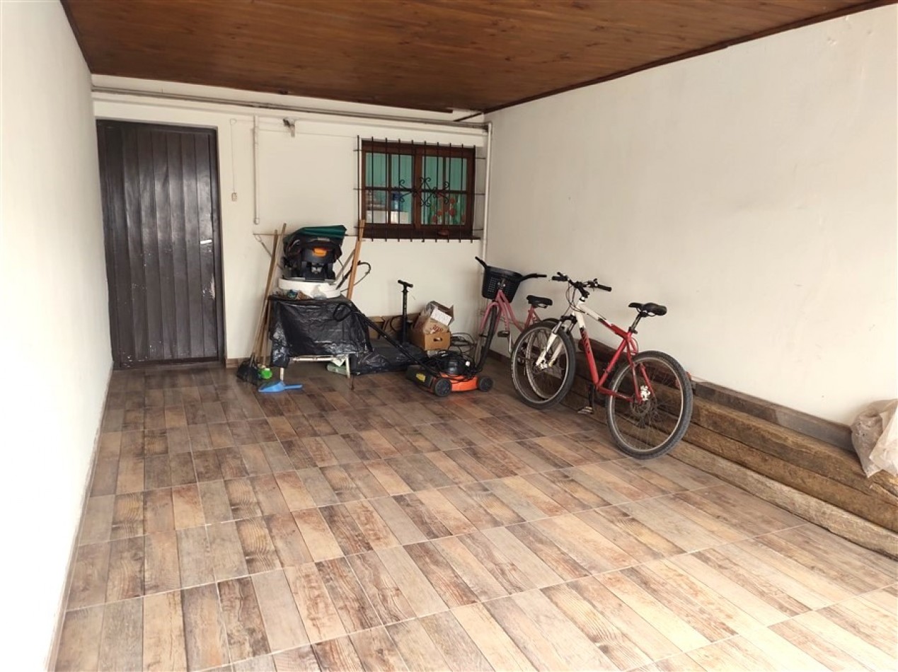 CASA DE 2 DORMITORIOS EN BARRIO OBRERO