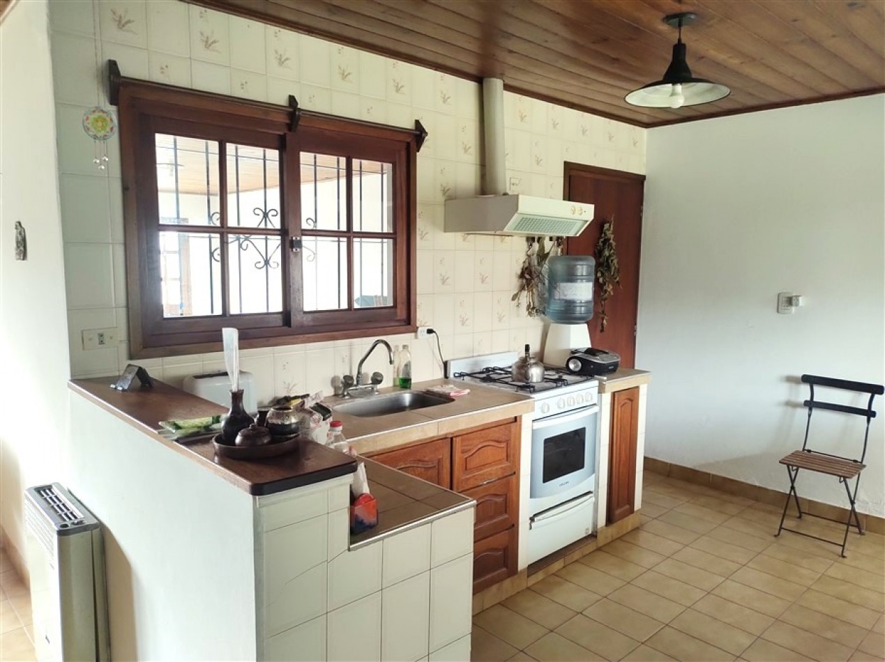 CASA DE 2 DORMITORIOS EN BARRIO OBRERO