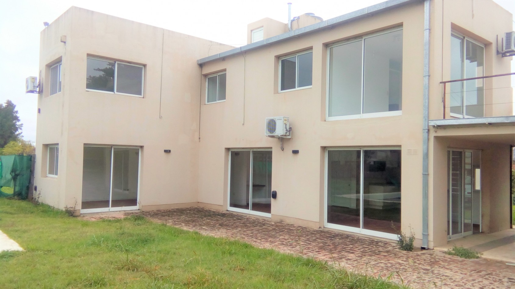 CASA DE 4 DORMITORIOS A METROS DEL GOLF