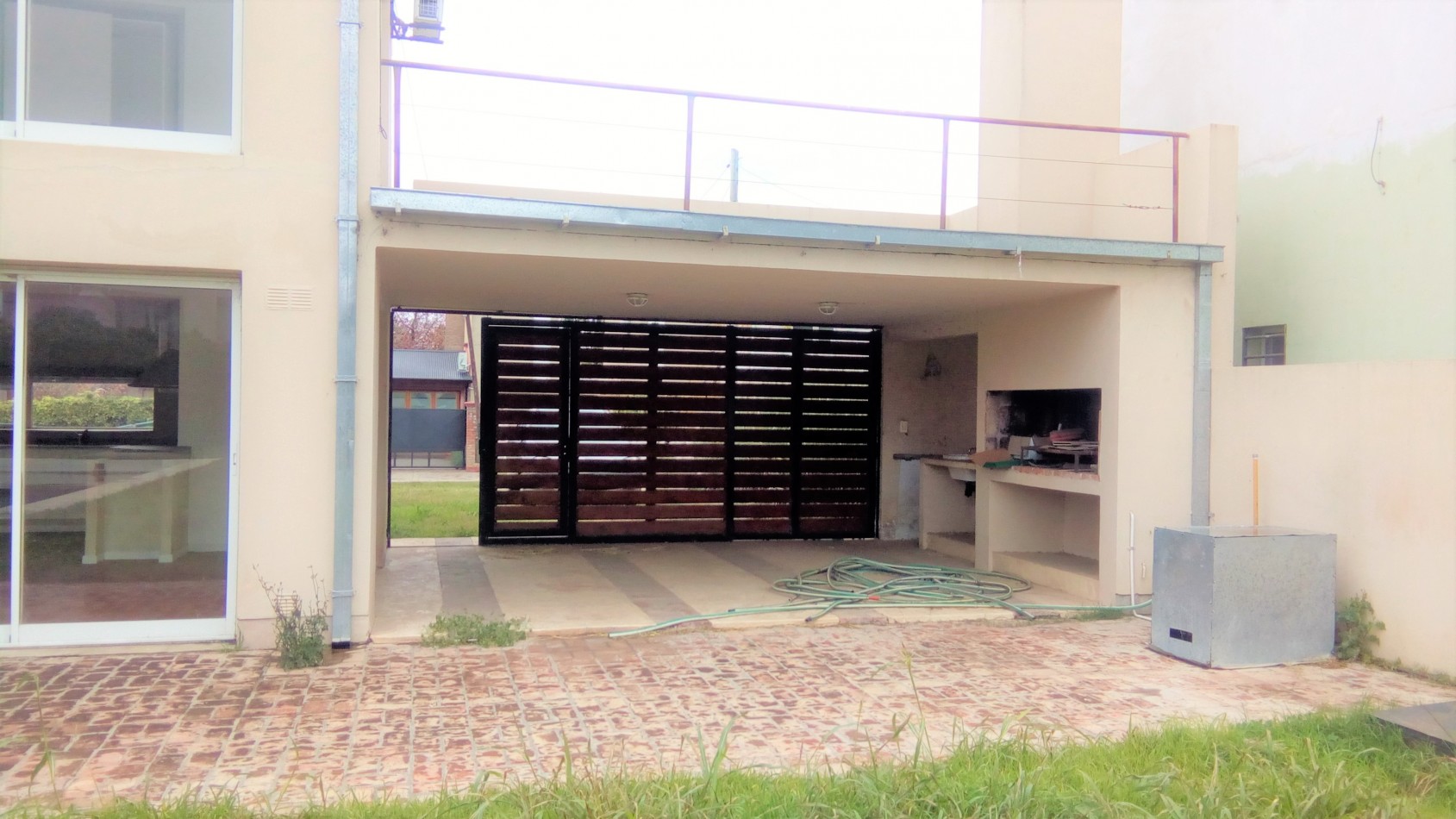 CASA DE 4 DORMITORIOS A METROS DEL GOLF