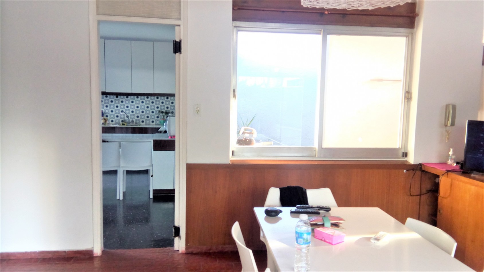 CASA CENTRICA DE TRES DORMITORIOS con JARDIN - EN ALQUILER