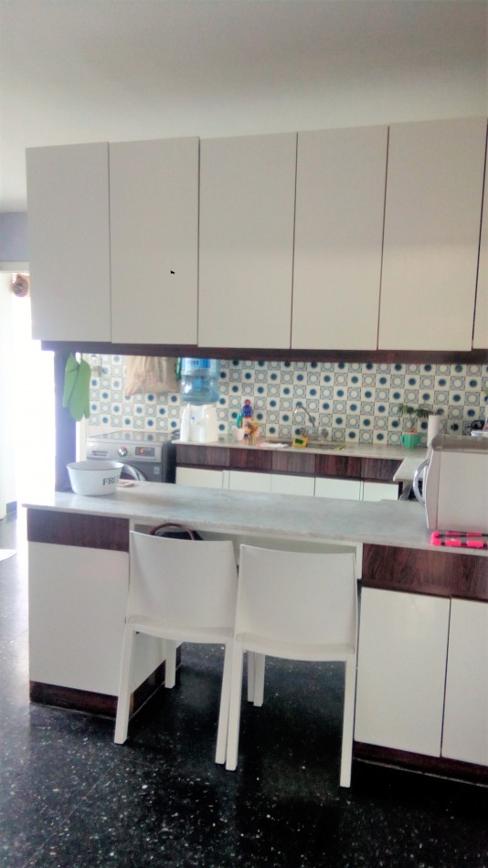 CASA CENTRICA DE TRES DORMITORIOS con JARDIN - EN ALQUILER