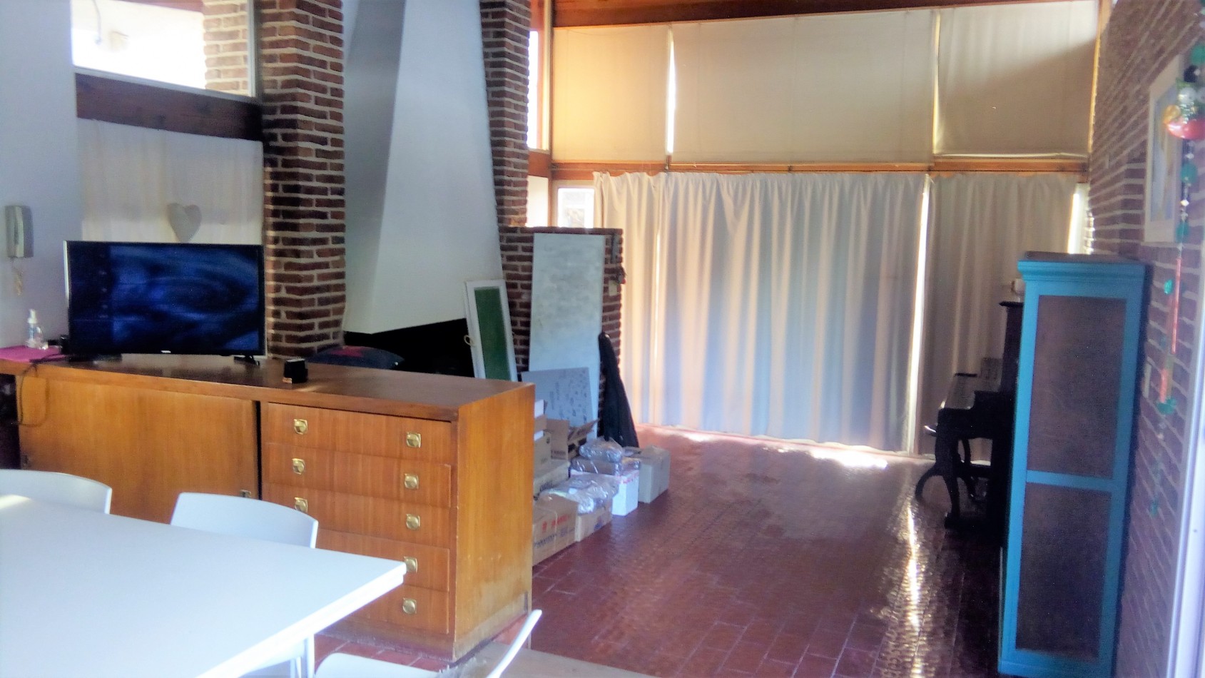 CASA CENTRICA DE TRES DORMITORIOS con JARDIN - EN ALQUILER