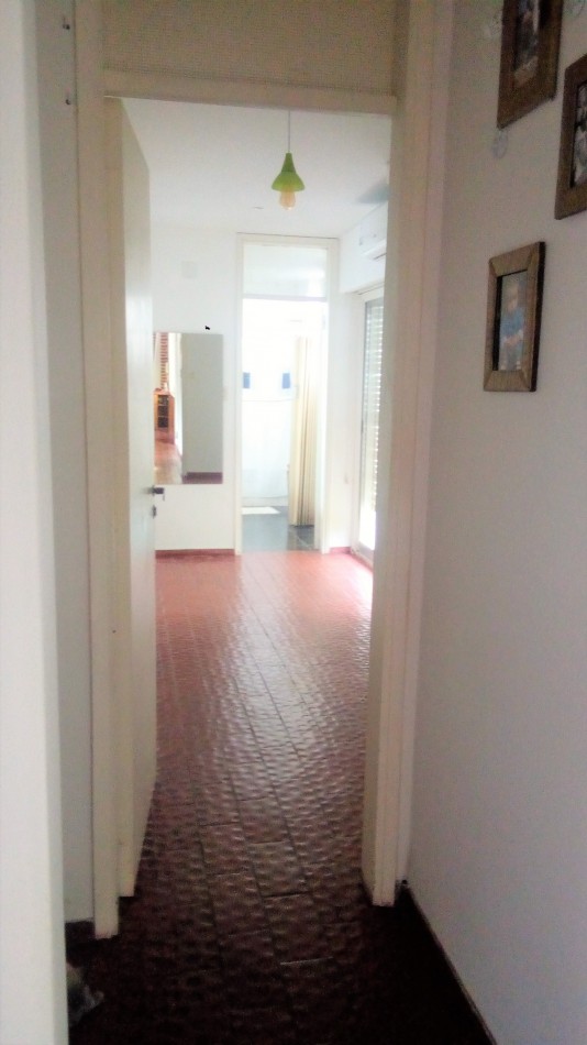 CASA CENTRICA DE TRES DORMITORIOS con JARDIN - EN ALQUILER