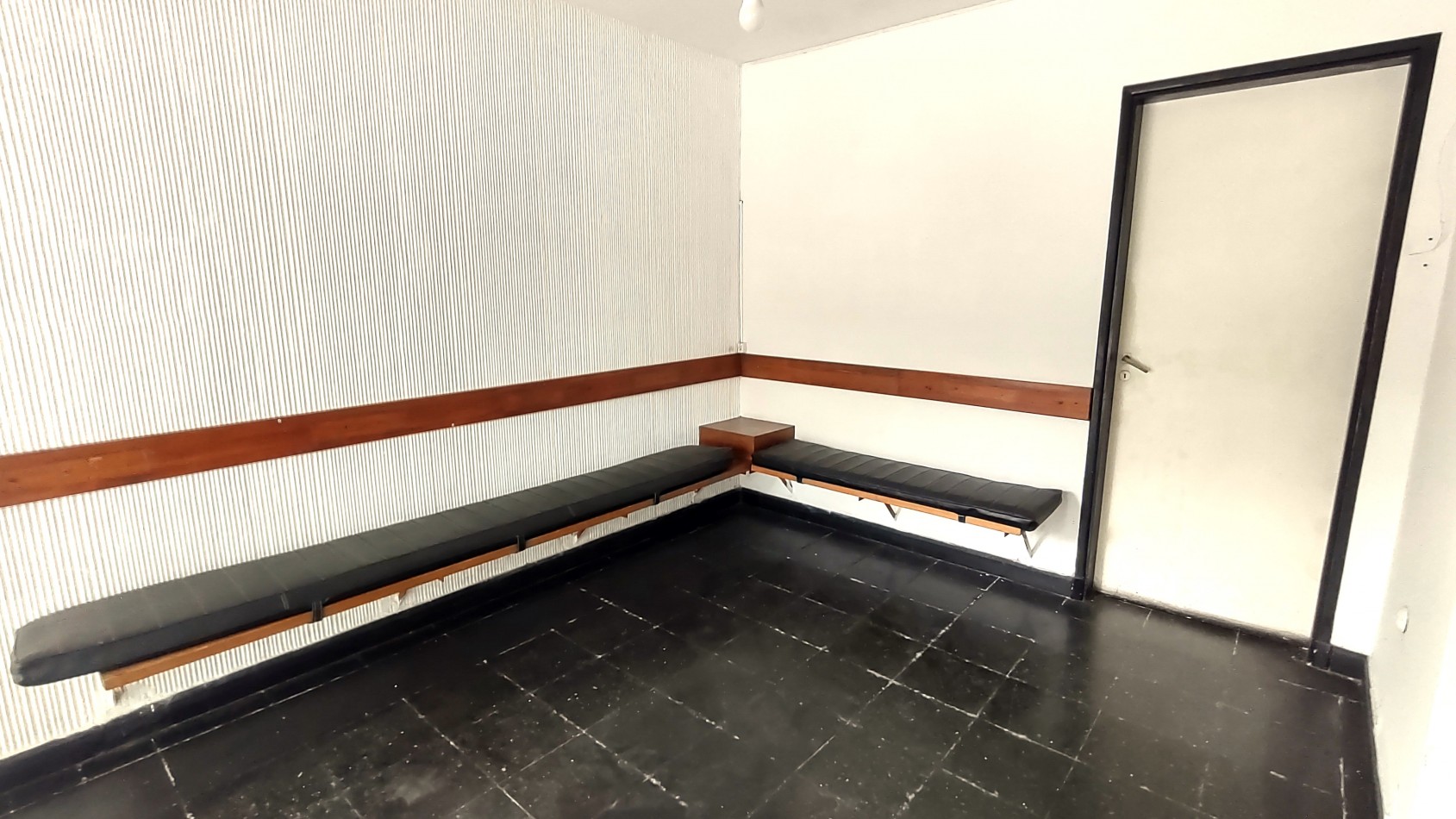LOCAL CENTRICO PARA USO COMERCIAL, CONSULTORIO, ESTUDIO, OFICINA