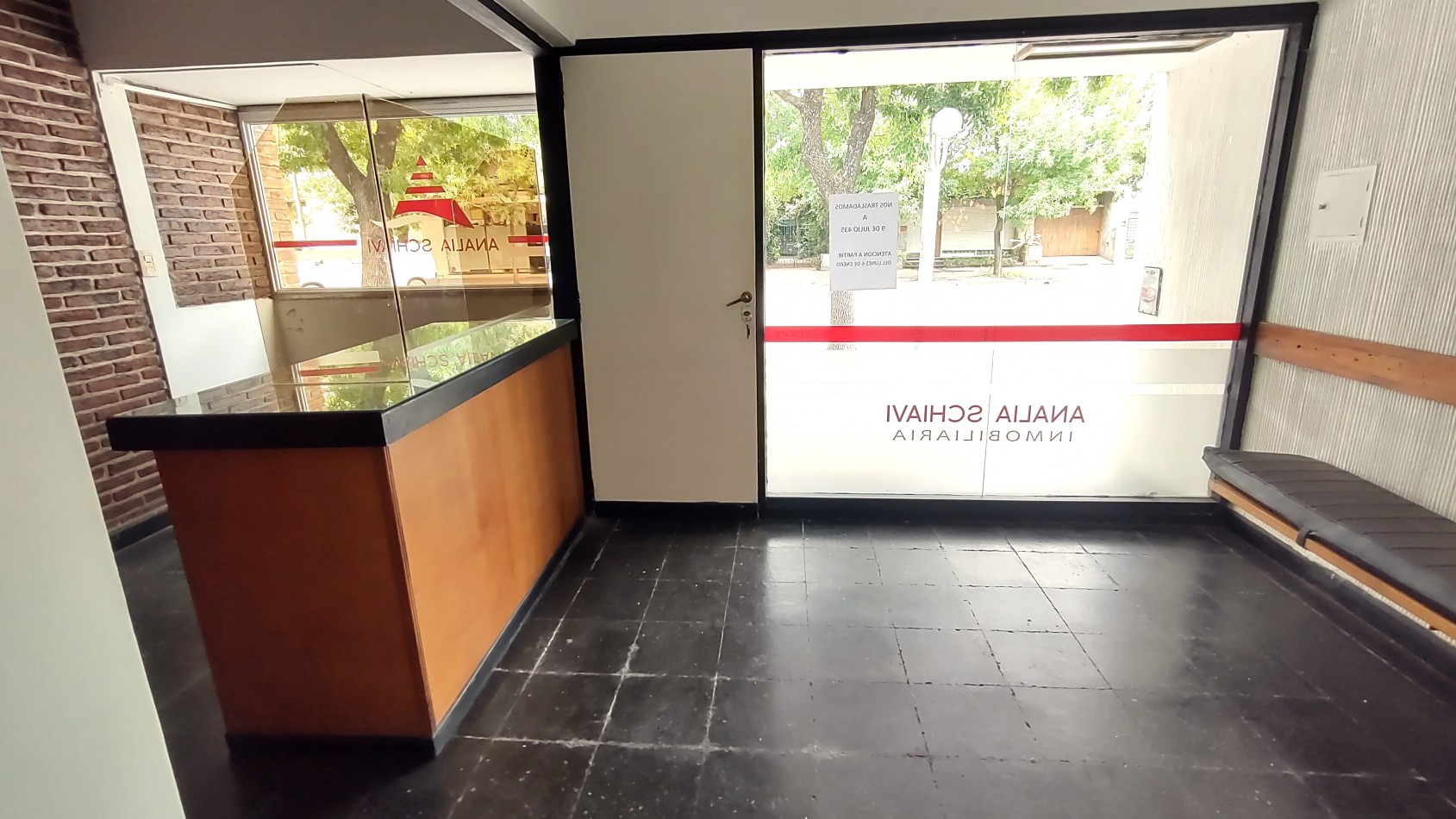 LOCAL CENTRICO PARA USO COMERCIAL, CONSULTORIO, ESTUDIO, OFICINA