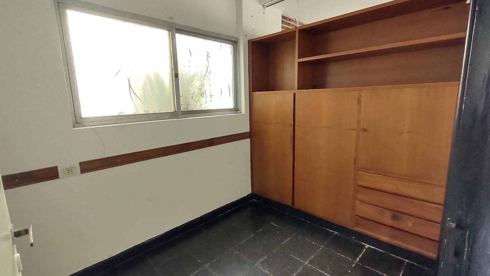 LOCAL CENTRICO PARA USO COMERCIAL, CONSULTORIO, ESTUDIO, OFICINA