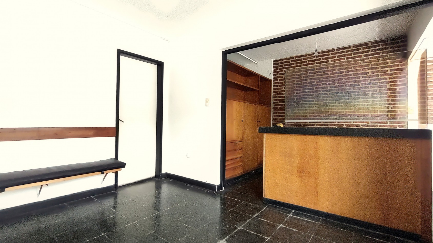 LOCAL CENTRICO PARA USO COMERCIAL, CONSULTORIO, ESTUDIO, OFICINA
