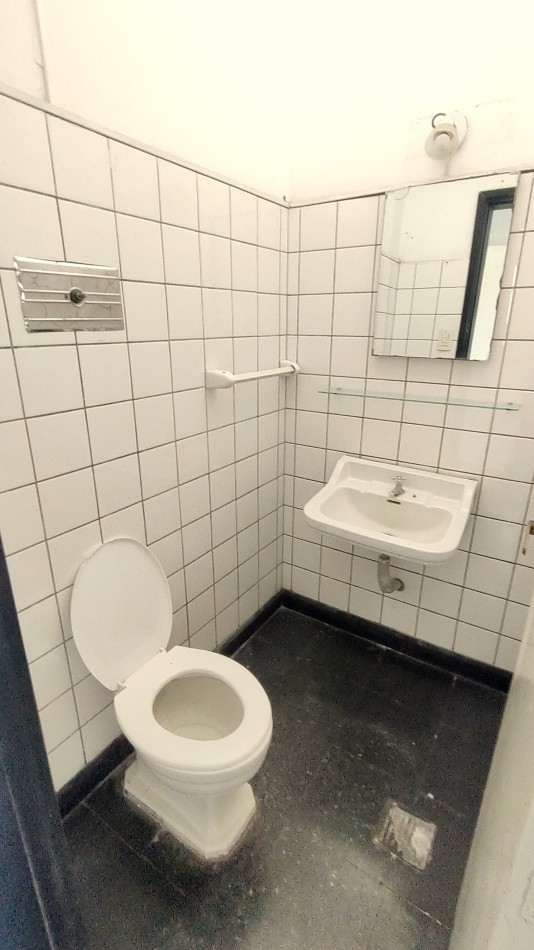 LOCAL CENTRICO PARA USO COMERCIAL, CONSULTORIO, ESTUDIO, OFICINA