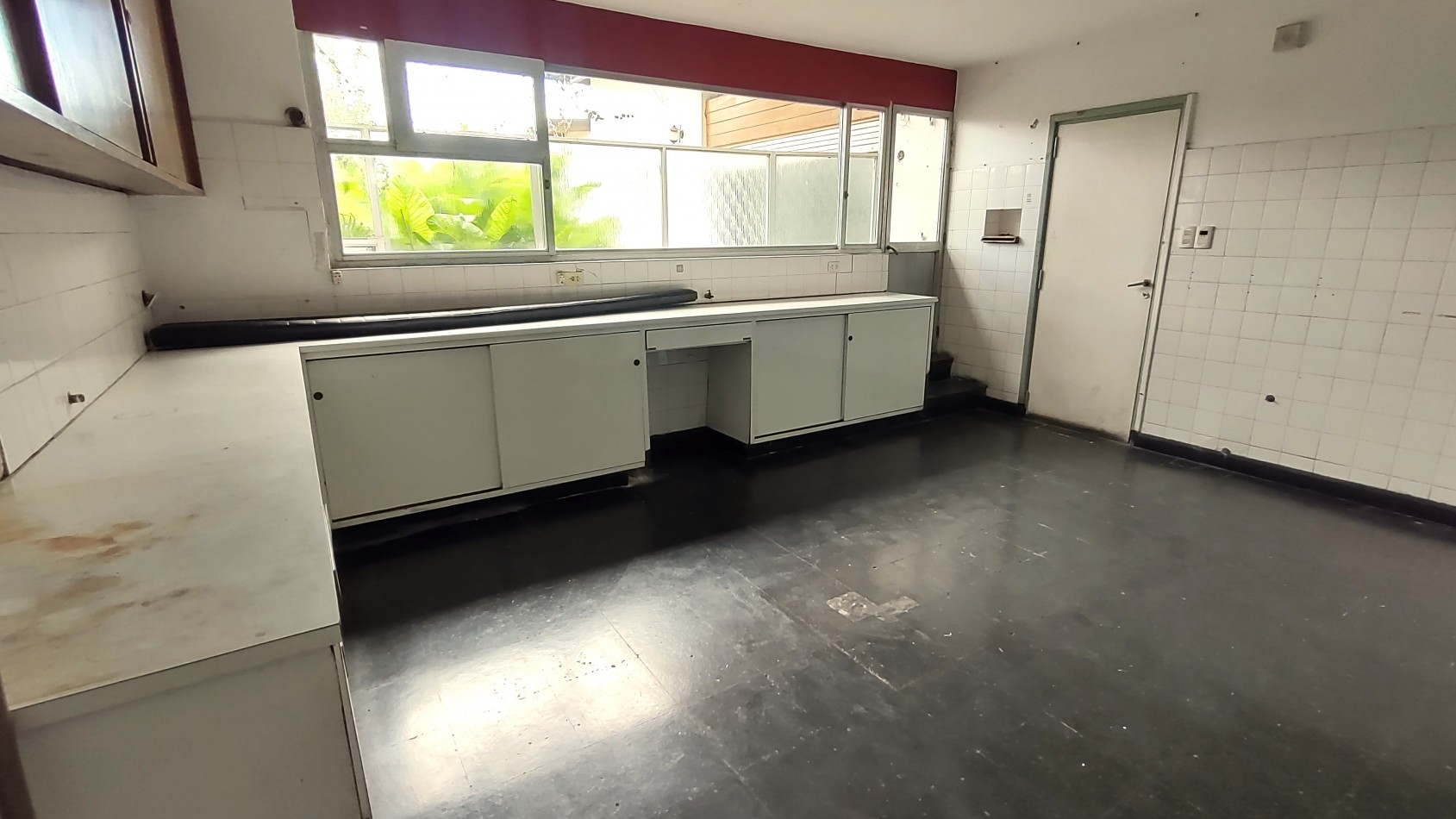 LOCAL CENTRICO PARA USO COMERCIAL, CONSULTORIO, ESTUDIO, OFICINA