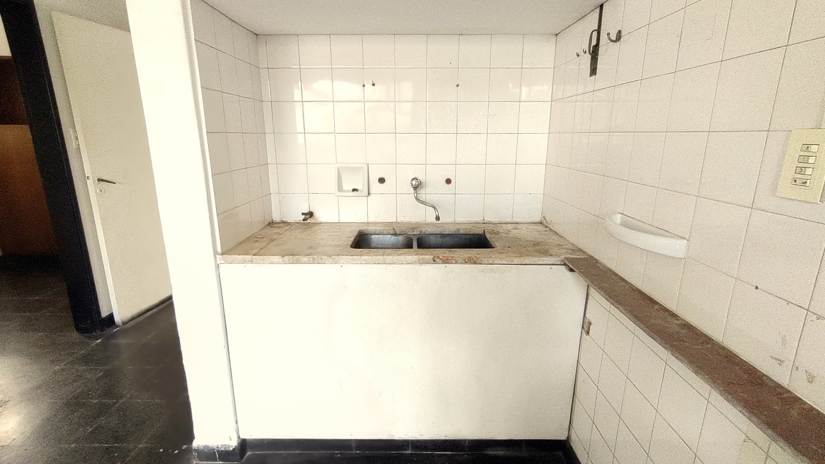LOCAL CENTRICO PARA USO COMERCIAL, CONSULTORIO, ESTUDIO, OFICINA