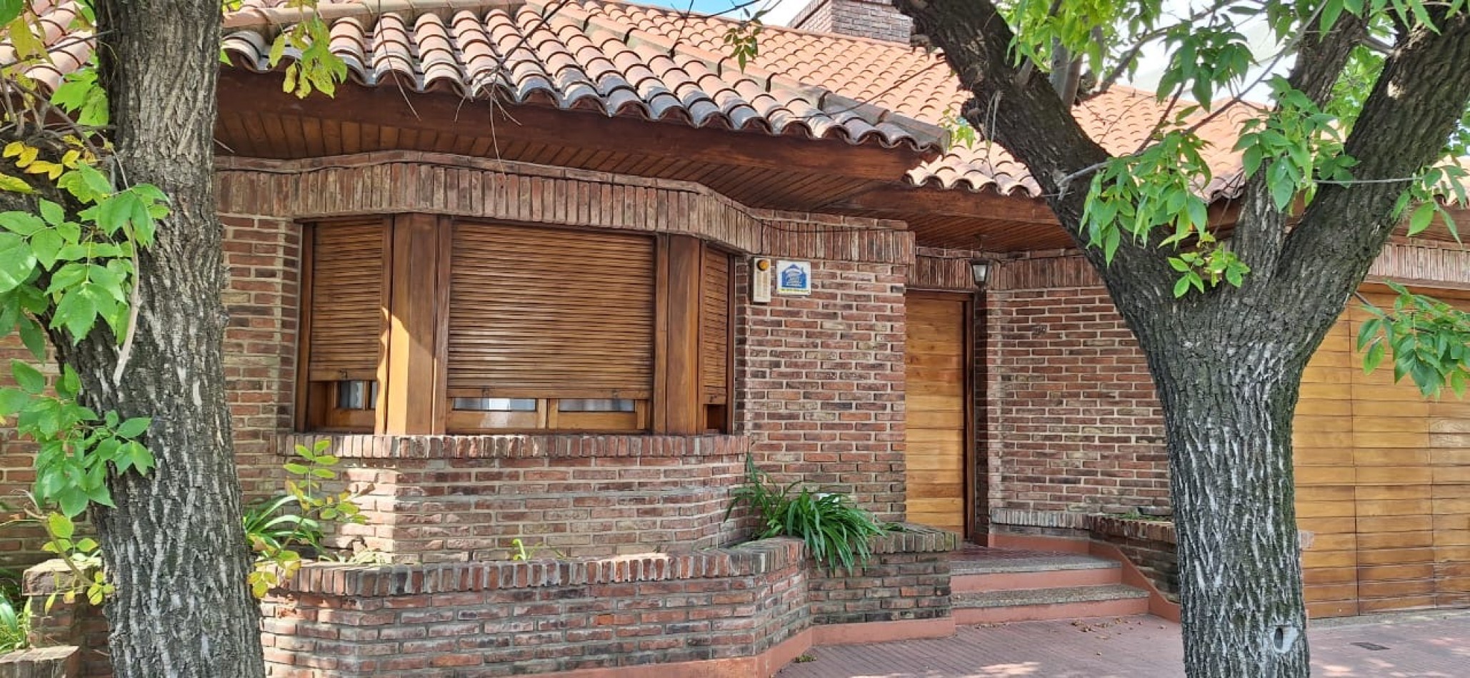 CASA DE 3 DORMITORIOS - CON PILETA