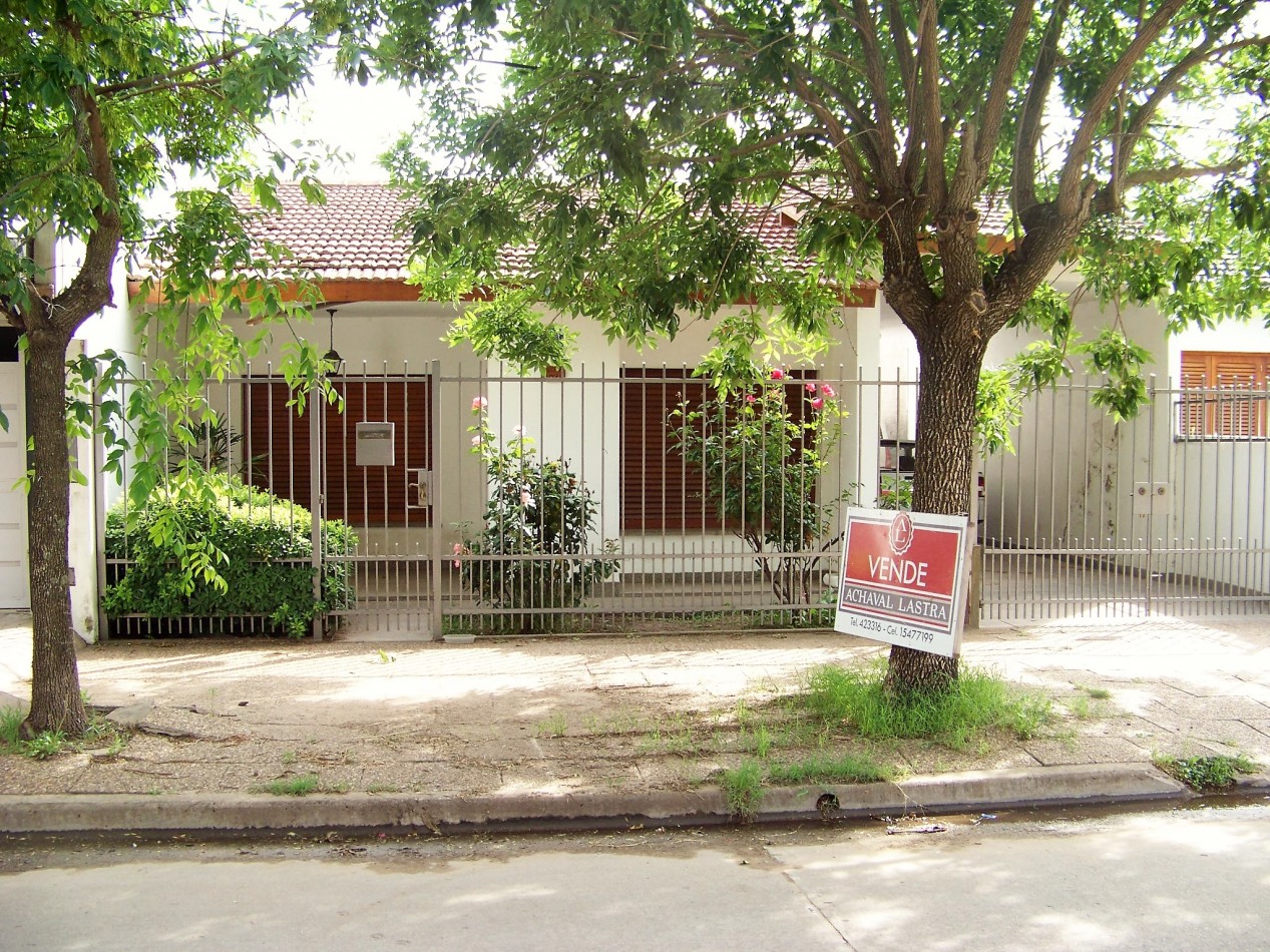 CASA DE 3 DORMITORIOS CON GALPON