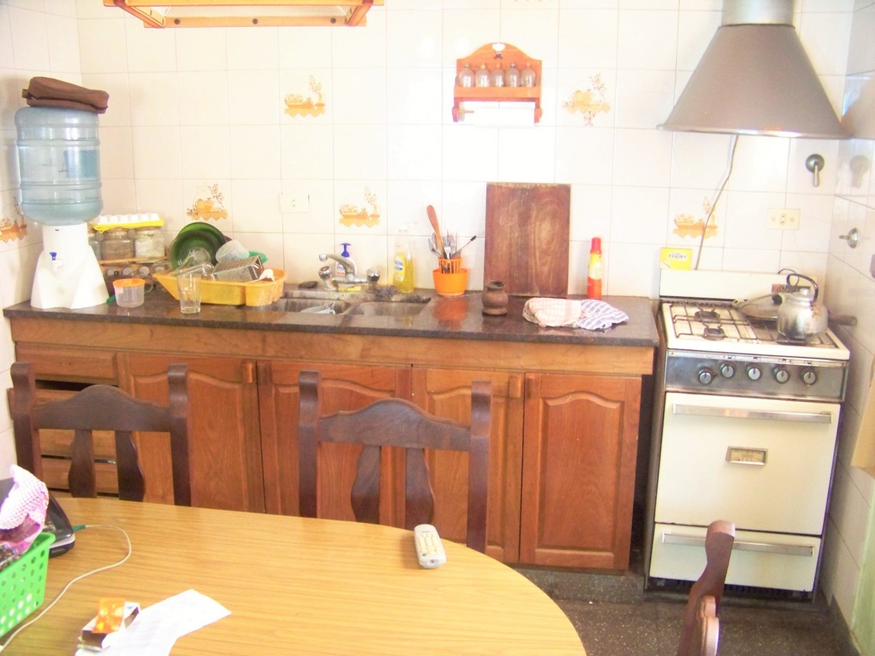 CASA DE 3 DORMITORIOS CON GALPON