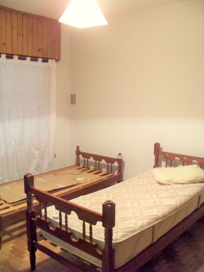 CASA DE 3 DORMITORIOS CON GALPON