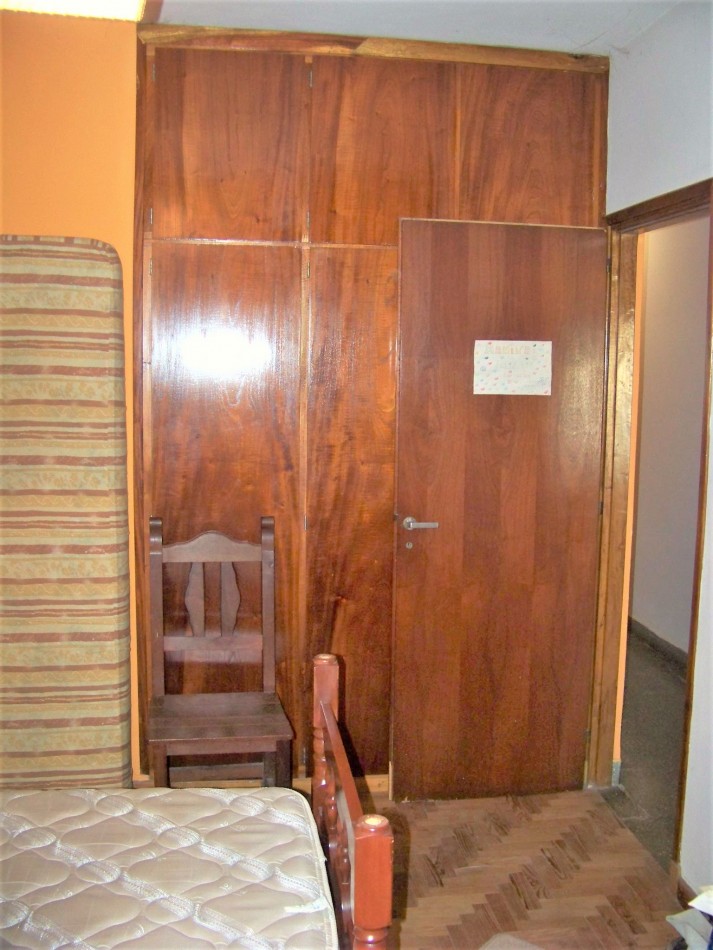 CASA DE 3 DORMITORIOS CON GALPON