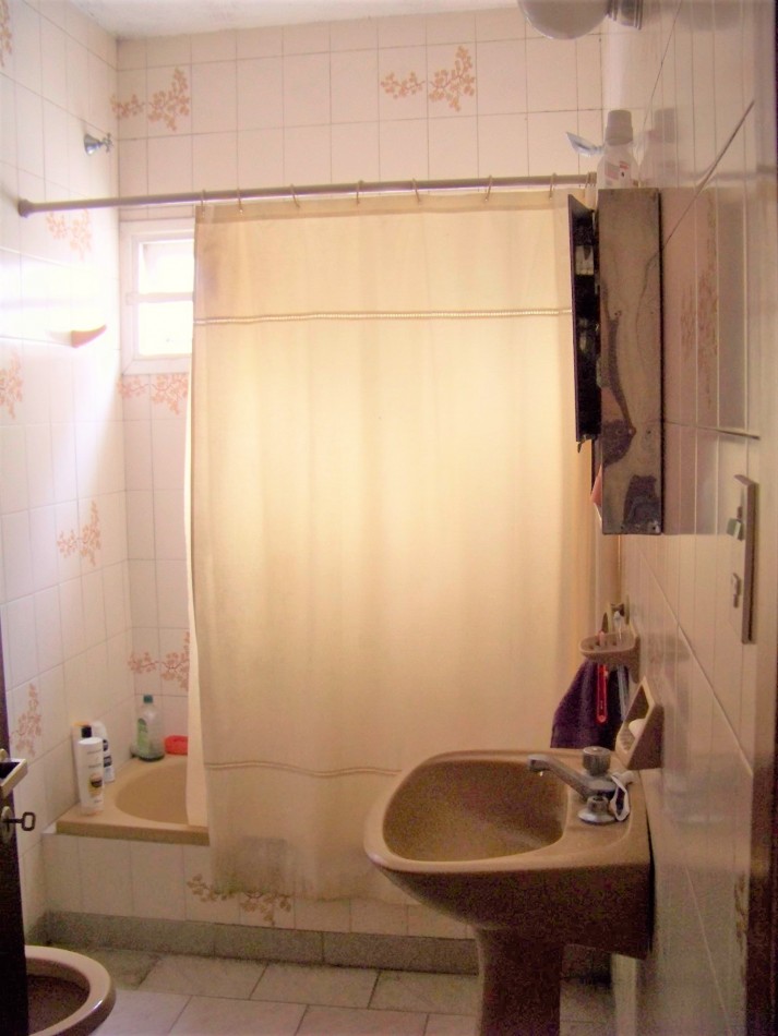 CASA DE 3 DORMITORIOS CON GALPON