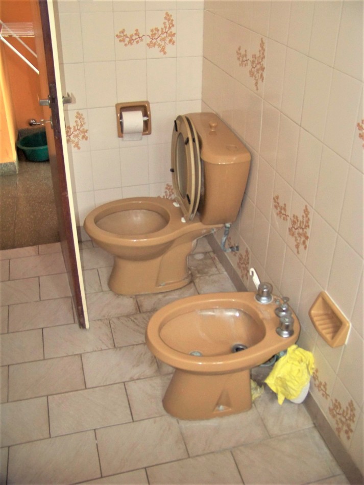 CASA DE 3 DORMITORIOS CON GALPON